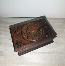 Ancienne boite bretonne en bois avec plaque en cuivre