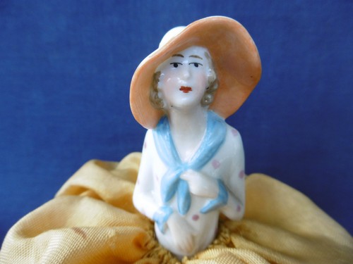 Demi figurine ancienne - demi,