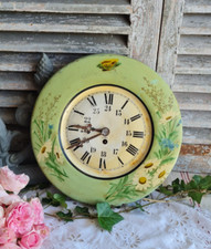 ANCIENNE PENDULE HORLOGE JAPY EN TOLE RONDE DECOR DE FLEURS ET PAPILLONS 1900