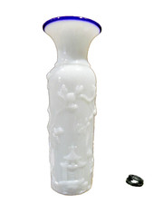 très ancien vase en opaline chinoise joli décor 28cm  TBE éclat base voir photos