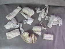 RUBANS en broderie, anciens.