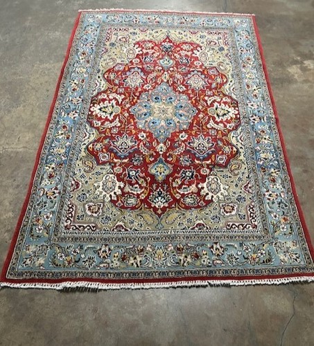 Beautiful vintage hand knotted - beautiful,