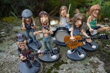 841.0012 6 FIGURINE GROUPE