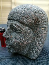 ancienne sculpture en pierre