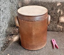 ancien pot en grés / saloir, anchois , cornichons, olives, saindoux, moutarde