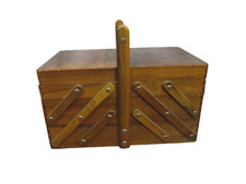 Ancienne petite boite à ouvrage vintage dite travailleuse en bois