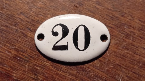 Ancienne petite plaque