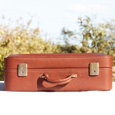 Valise marron en simili cuir