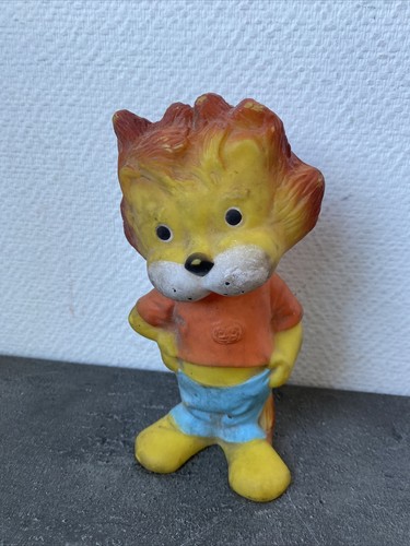Ancien jouet titus lion - le,