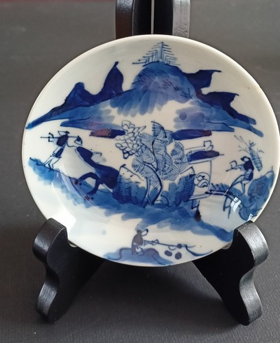 Soucoupe blanc bleu - soucoupe,
