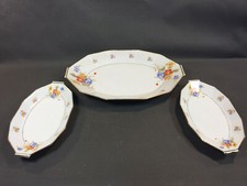Lot de 3 anciens plats en porcelaine pate et émaux de Limoges modèle Normandie
