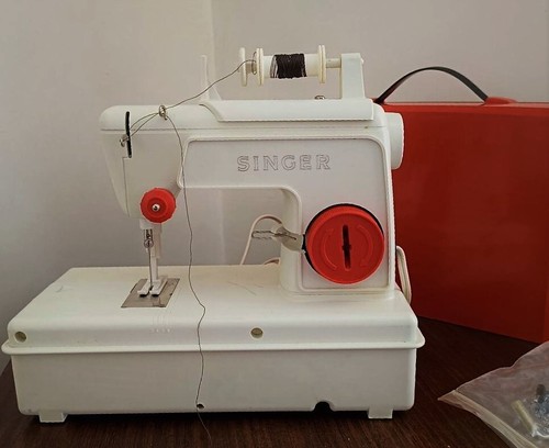 Ancien jouet enfant - , machine