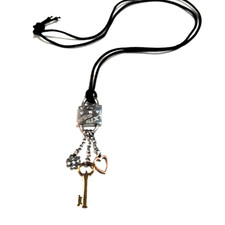 Collier/Sautoir " Mis Sixty " pendentif cadenas + breloques :clés, coeur, trèfle