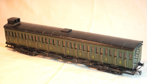 Voiture voyageurs verte - de,