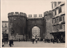 Italia, Napoli, Porta Capuana vintage silver print on Agfa paper Tirage argent