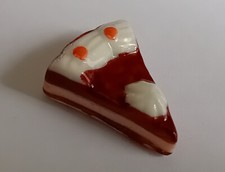 FEVE - "LA GOURMANDISE DES ROIS I" - 1997 -  PART DE GATEAU FRUITS ROUGES