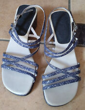 Sandales / Nu-pieds - Imprimé serpent bleu - Femme - P. 37