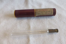 Boite étui cylindrique et tube anciens pharmacie