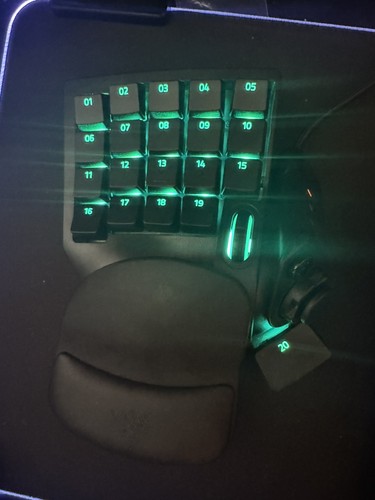 Razer tartarus illuminated - v2,
