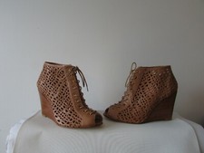 bottines compensées stuart weitzman cuir grainé camel 38