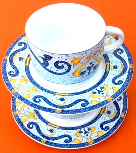 Tasses soucoupes à - 2, /