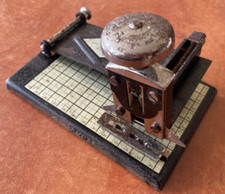ANCIENNE AGRAFEUSE DE BUREAU