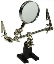 Troisième Main Avec Loupe Et