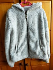 Blouson à Capuche style Peluche Taille 146/152 cm de la Marque C&A en Tbe.