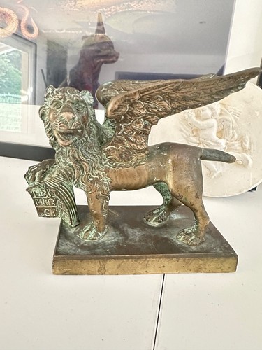 Statuette lion saint - lion, marc