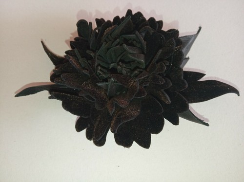 Spilla fiore vera pelle - in,