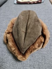 Toque vintage en daim kaki doublure matelassée en satin et mouton doré