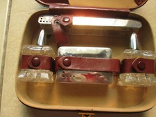 ANCIEN NECESSAIRE DE VOYAGE VINTAGE – TROUSSE DE TOILETTE INCOMPLETE collection