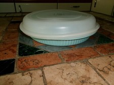 TOURTIERE ULTRA PRO TUPPERWARE AVEC COUVERCLE DE CONSERVATION