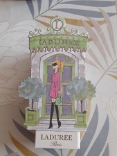 très belle et originale boite de 6 macarons de Ladurée Paris