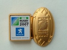 PIN'S RUGBY WORLD CUP 2007 - PEUGEOT  / BALLON EN 3D - ARTHUS BERTRAND