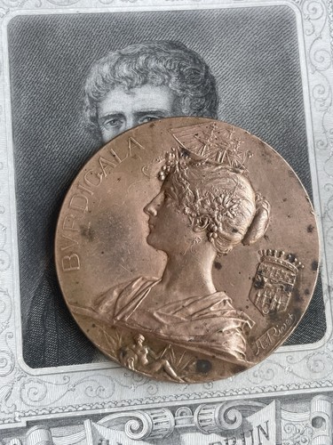 Médaille bronze signée - en,