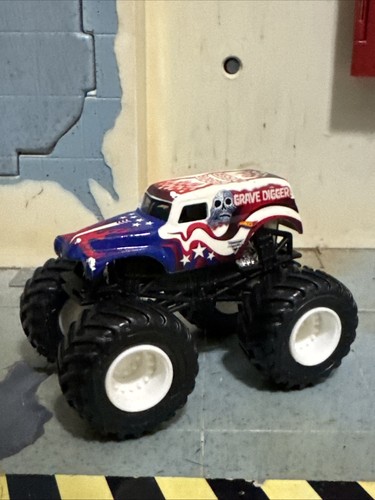 Grave digger 2017 - digger,