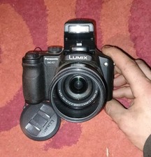Appareil photo Panasonic Lumix DMC-FZ7 – Non testé – Sans batterie
