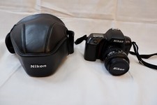 Nikon F 70 + Objectif Nikon Nikkor 35-80 mm 1:4-5,60 appareille photo