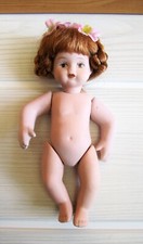 Ancienne petite poupée de collection toute en porcelaine articulé style poupon