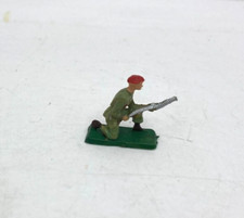 41136 STARLUX FRANCE /ARMEE CONTEMPORAINE /BERET ROUGE SERVANT MITRAILLEUSE 30MM