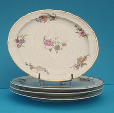 Lot de quatre assiettes plates