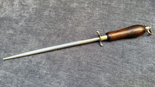 Ancien fusil aiguiser - ancien, a