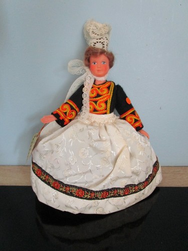 Poupée folklorique régionale - poupée,
