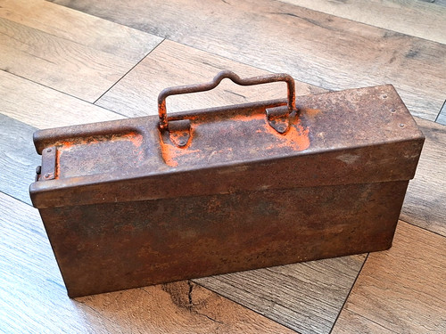 Une caisse militaire - , mg