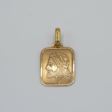 Pendentif avec le Christ en or