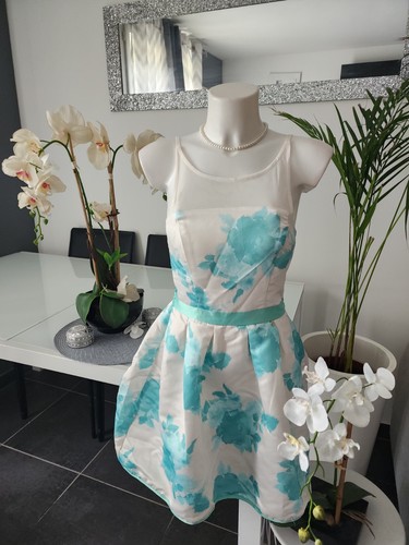 Une robe imprimée taille - une,