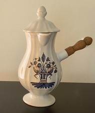 Chocolatière en porcelaine blanche et bleue - France