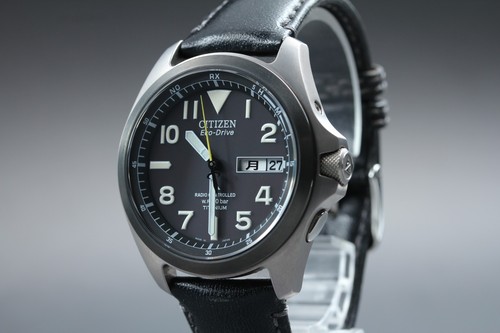Comme neuf montre - comme, solaire