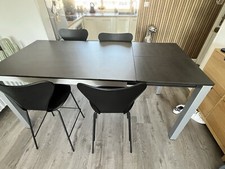 Table extensible en céramique et ses 4 chaises